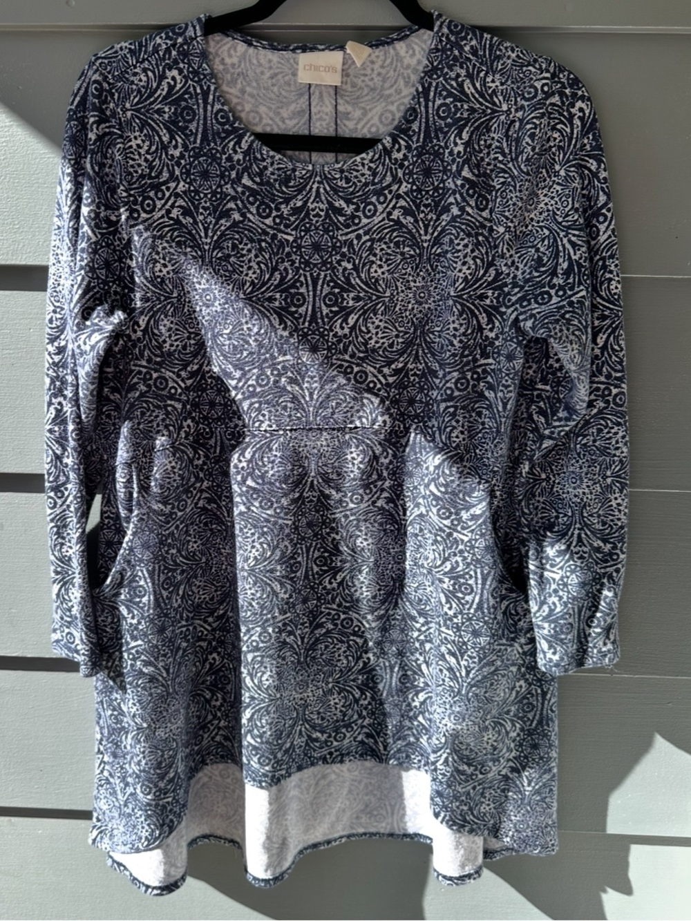Chicos Chico’s sz 1 M blue print knit top shirt
